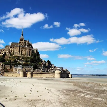 Maison Chaleureuse à Bréville-sur-mer Avec Jardin Privé. Bréville-sur-Mer