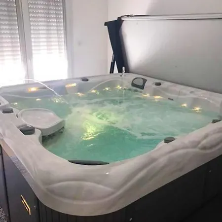 Maison Chaleureuse à Bréville-sur-mer Avec Jardin Privé. Casa de Férias Bréville-sur-Mer