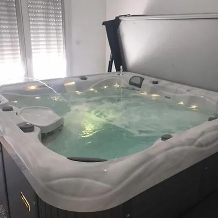 度假居 Maison Chaleureuse A Avec Jardin Prive. *