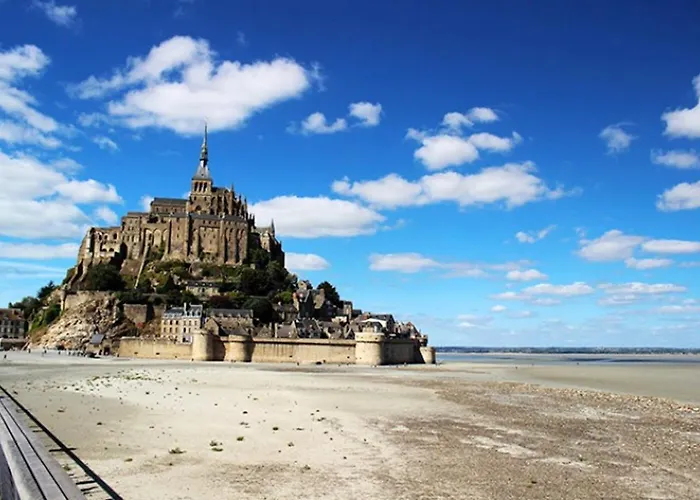 Maison Chaleureuse A Avec Jardin Prive. Bréville-sur-Mer